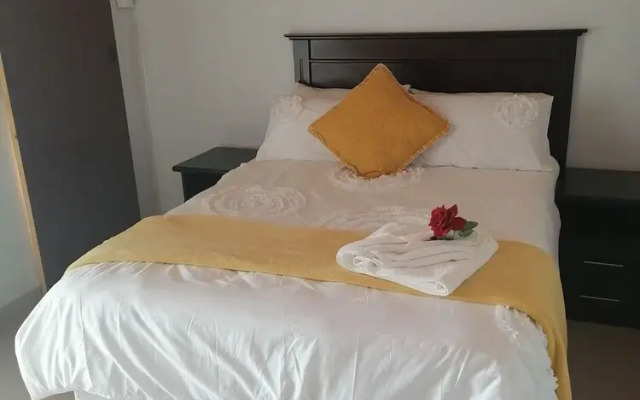 Rose and Thorn Guesthouse - Adults Only