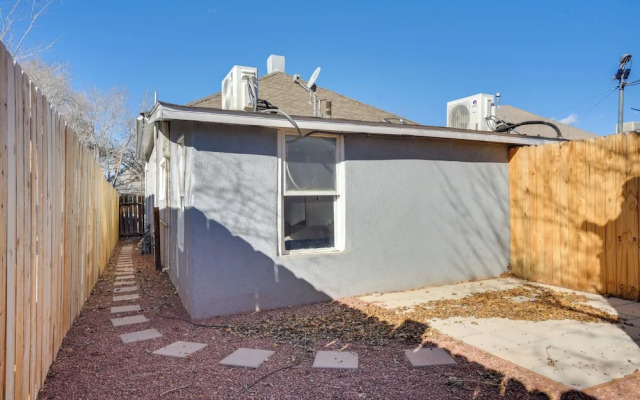 Near UNM & ABQ Biopark: East Dtwn Studio