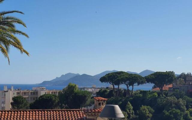 L ensoleillée MAISON 2 CHAMBRES-PRIVATE HOUSE CANNES
