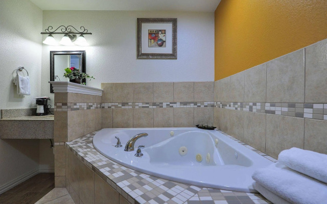 Romantic Inn & Suites