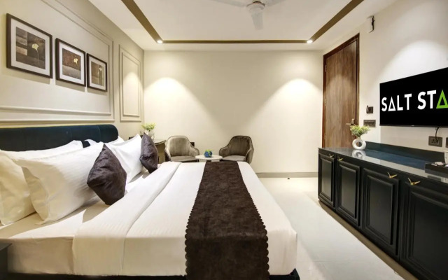 Saltstayz Premier – Galleria Market Road & Sector 27