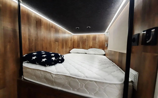 RecoRoom Capsule Hotel (RecoRum) Artyom
