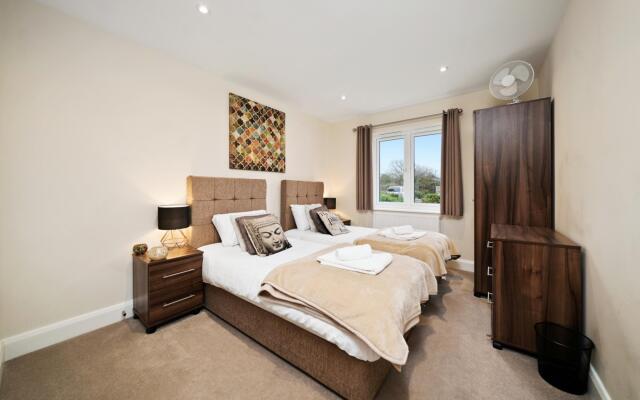 London Heathrow Living Serviced Apartments- Apt 11