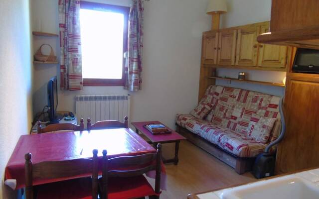 Lou Services Apartment CHAR11 LSI 001