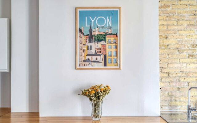 Loft-style Apartment in the 3rd District