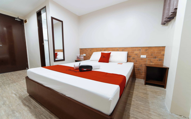 RedDoorz @ Traveler's Inn Bajada Davao