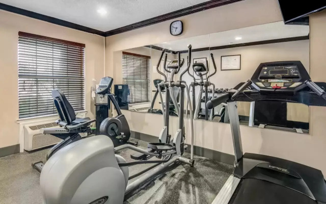 Quality Inn & Suites Dallas - Cityplace