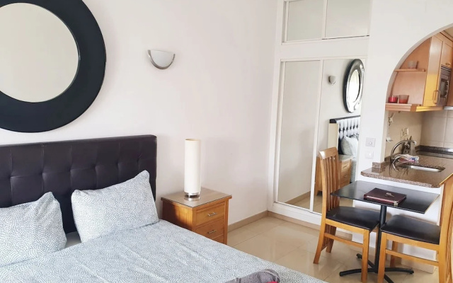 Lagos Main Avenue Studio With Marina View Balcony
