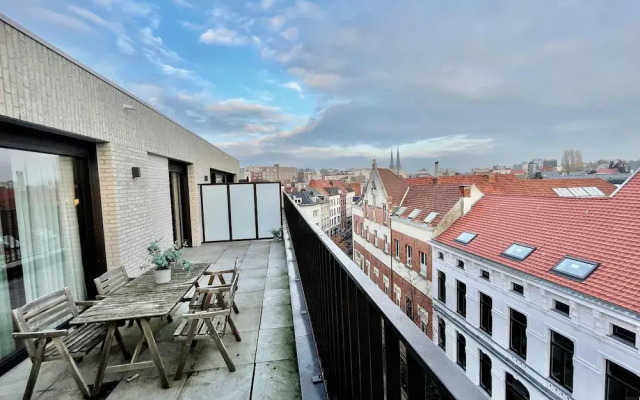 Modern 1BR Near Diamond District by Oneluxstay