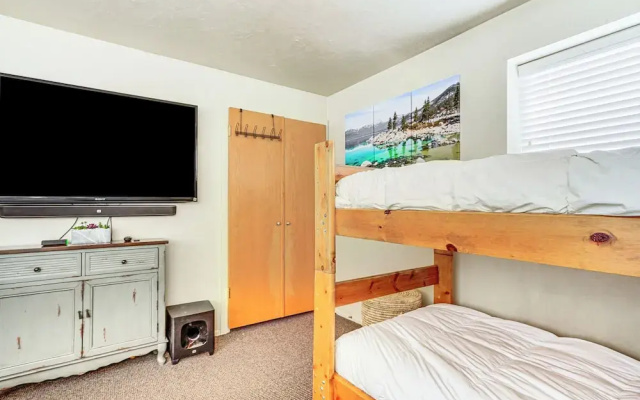 Expansive Canyons Ski Retreat w/ Community Pool!