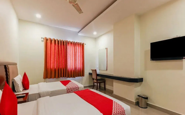 OYO 24799 Redlas Inn