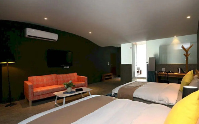 ii 1979 Bed&Breakfast