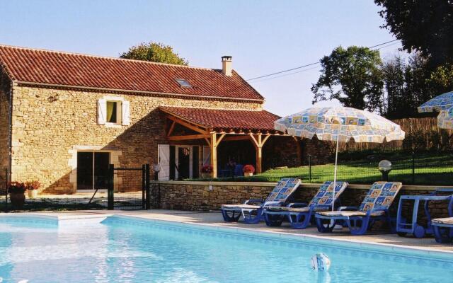 Beautiful Holiday Home with Pool in Saint-Pompont