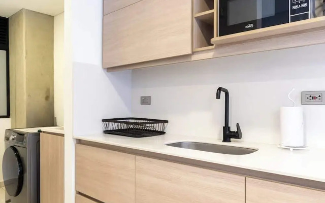 Cozy 3 BR w/ Balcony in Laureles Medellín