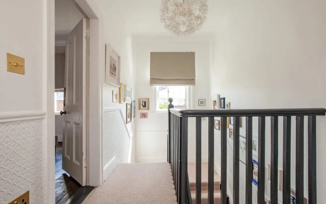 Charming 3BD Oasis 3 Min Walk From Beach Front!