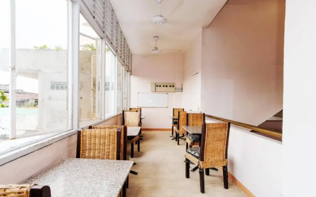 ZEN Rooms Basic White Knights Dumaguete