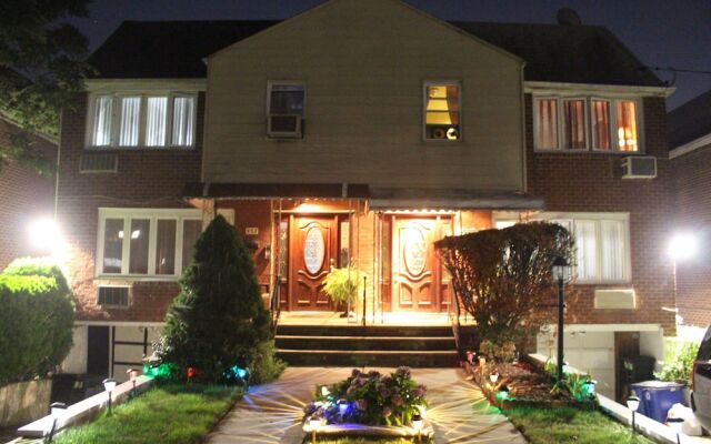 Cozy, Classy Duplex near NYC