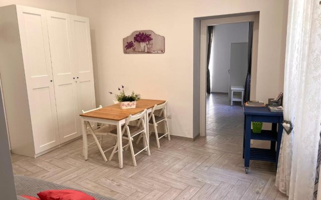 Vico Longo 25 Ensuit Flat In The Heart Of Naples