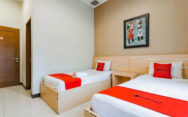 RedDoorz @ Sersan Bajuri Atas