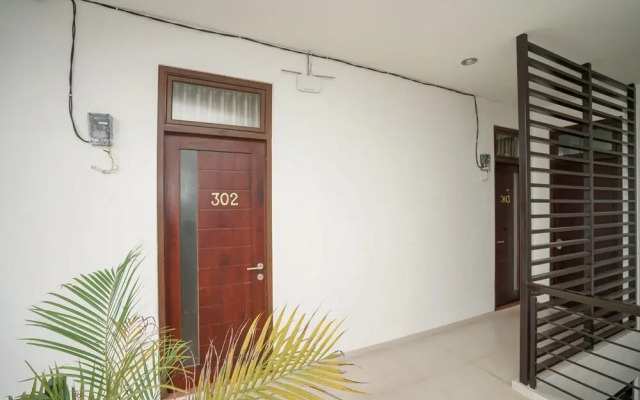 Oyo 932 Griya Mas Residence Syariah