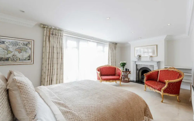 Beautiful House in Heart of Kensington