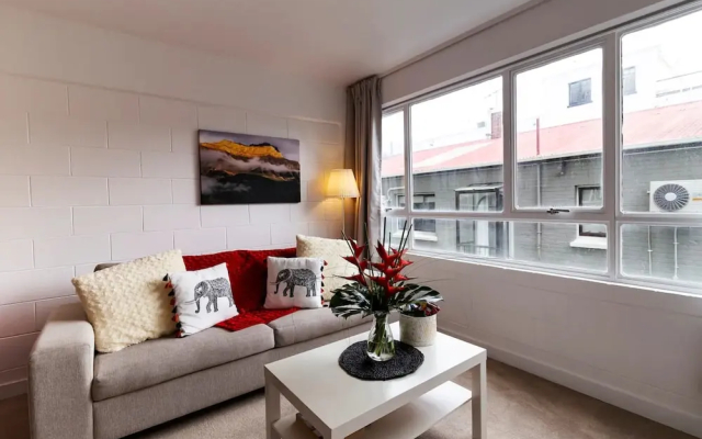 Boutique 1 Bedroom Apartment in the Heart of Newmarket