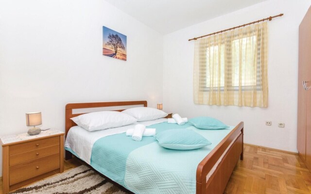 Awesome Home in Solin with WiFi, 8 Bedrooms & Hot Tub