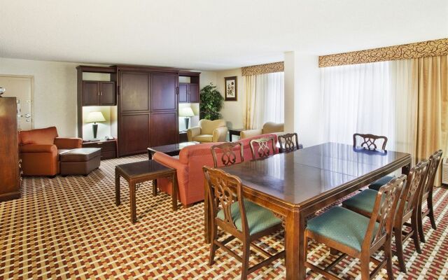 Holiday Inn Gainesville-Lanier Centre