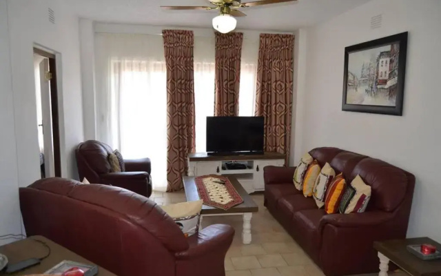2Bed 2Bath Vacation home with pool close to beach
