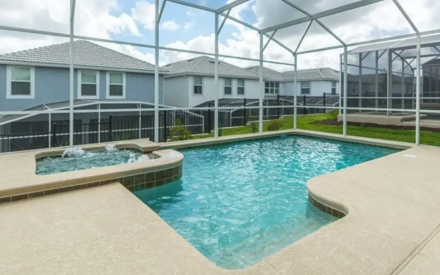 Champions Gate Luxury ! 6 Bedroom Home by RedAwning