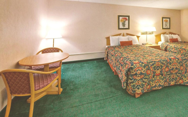 Blueway Inn & Suites Roseville