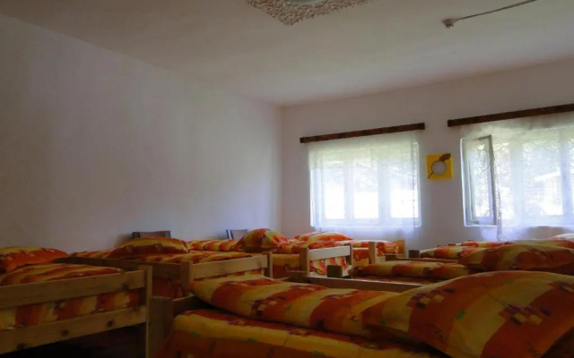 Cabana Cascada Cârnic