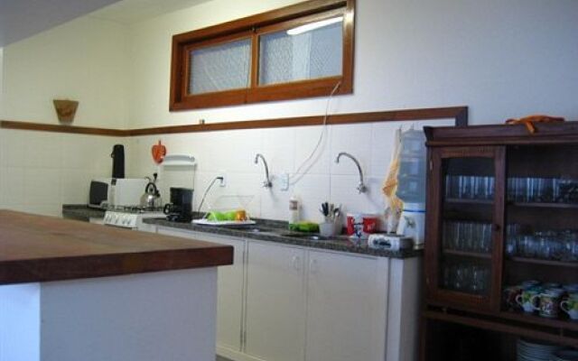 Casa Yellow Búzios Hostel