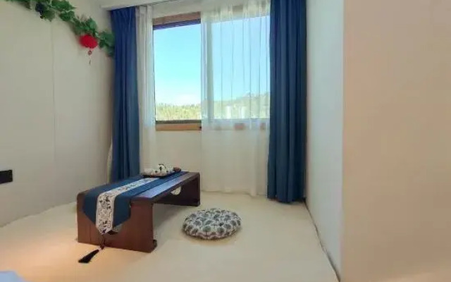 Huangling Chushi Nuanju Guesthouse