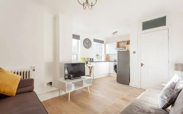 Modern Apartment - mins to Marina/Stadium/City Center
