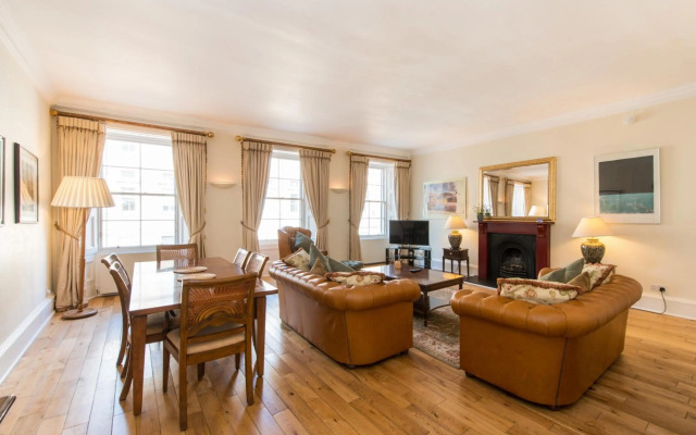 Parliament Sq (apt 10 ) Royal Mile