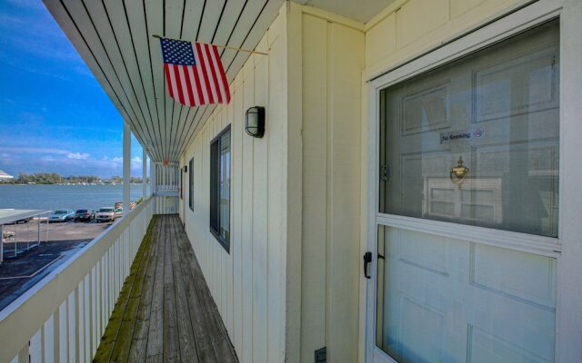 Beach Bay Breeze by Anna Maria