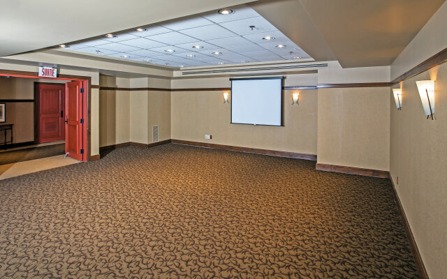Holiday Inn Express and Suites Tremblant by IHG