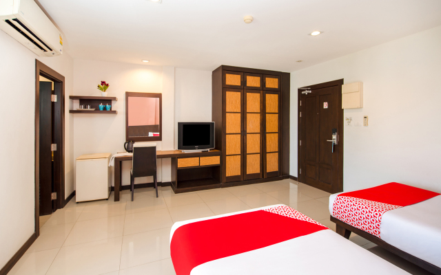 OYO 241 Ratana Hotel Sakdidet