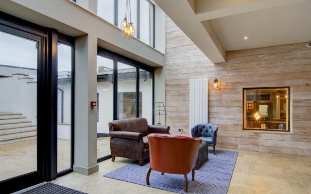 OYO The Gissons Hotel