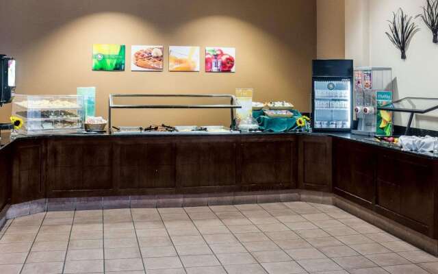 Quality Suites Lake Wright - Norfolk Airport