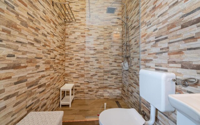 Nice Apartment in Maslenica With 2 Bedrooms and Wifi