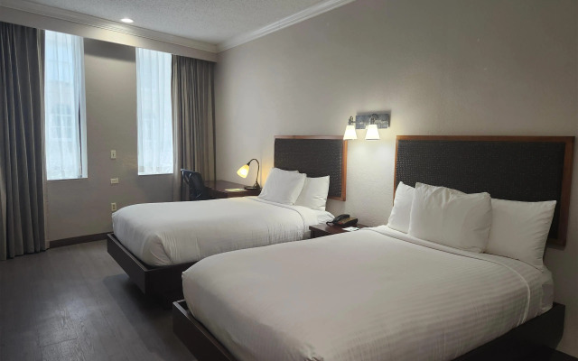Wyndham Garden Hotel Baronne Plaza
