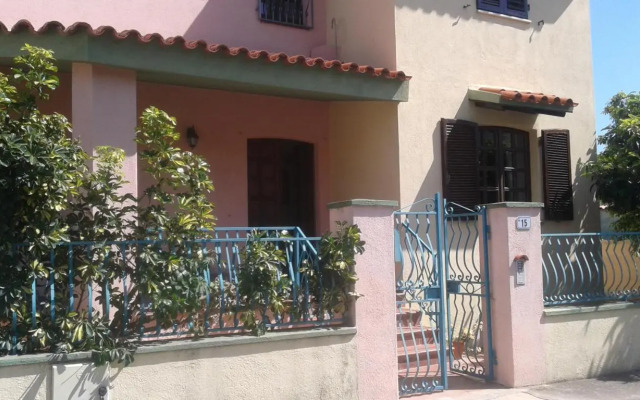 Orosei-Sardegna-Appartamento 5 posti letto con giardino