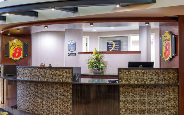 Super 8 Sherwood Park/Edmonton Area