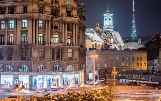 Romari площа Міцкевича