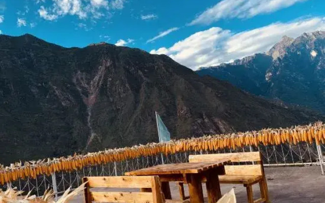 Danba yunshangzangjia Resdrt Hotel