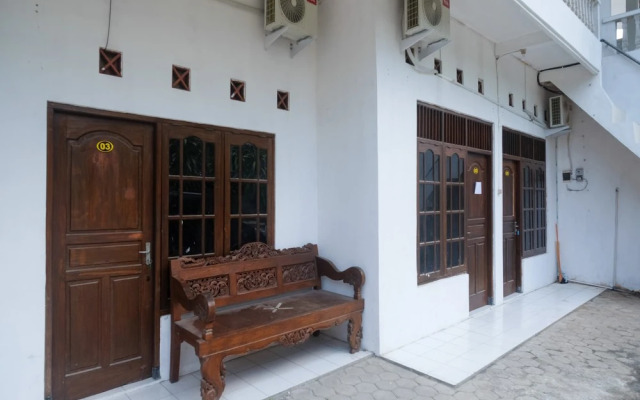 RedDoorz near Plaza Ambarrukmo Yogyakarta
