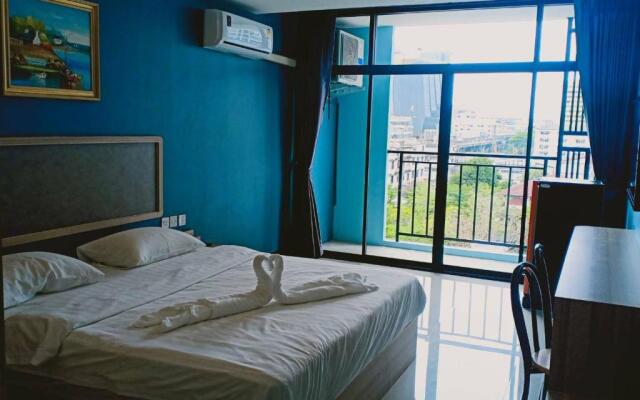 @81Hotel