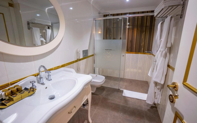 Azka Hotel